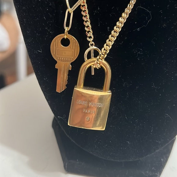 Rare Authentic Louis Vuitton Vintage Lock and Key #201 on Unbranded Double Chain - Picture 2 of 6